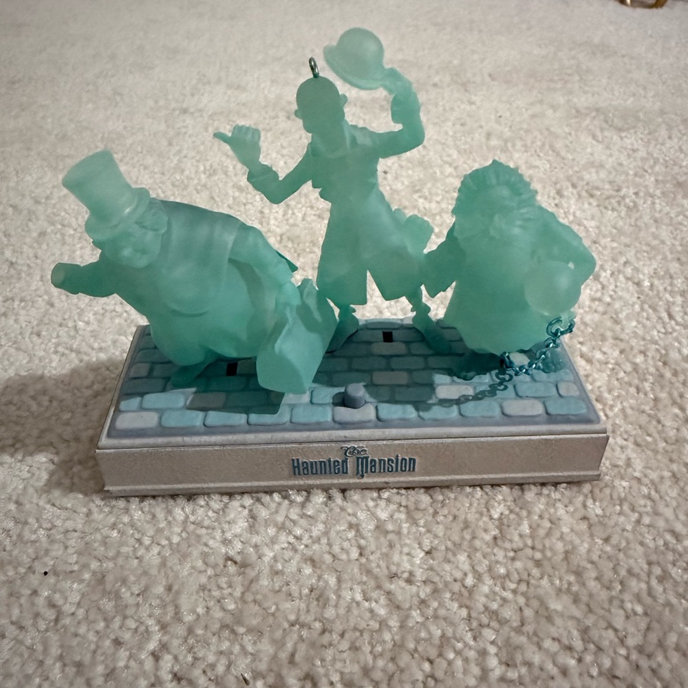Hallmark Haunted Mansion Hitchhiking Ghosts Ornament- Lights Up and Makes Sound